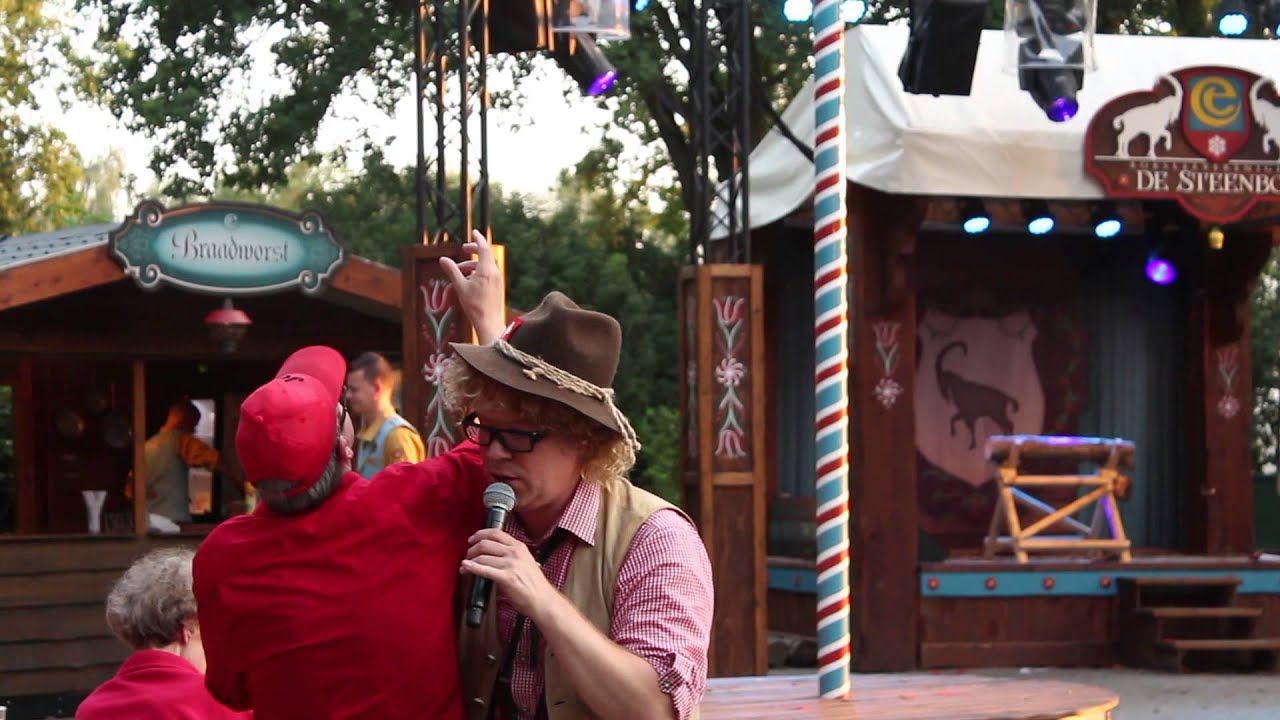 Jürgen Freilich zingt het Negen Pleinen Festijn Lied! - 02-08-2014 - Efteling