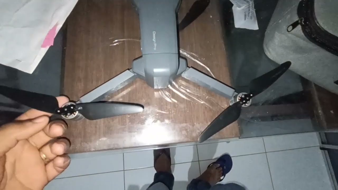 Como trocar as hélices do drone KF101?