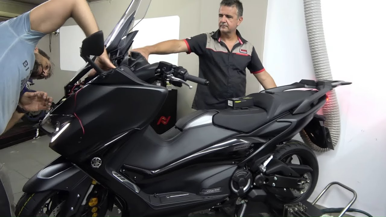 MALOSSI upgrade installation on a YAMAHA TMAX 560
