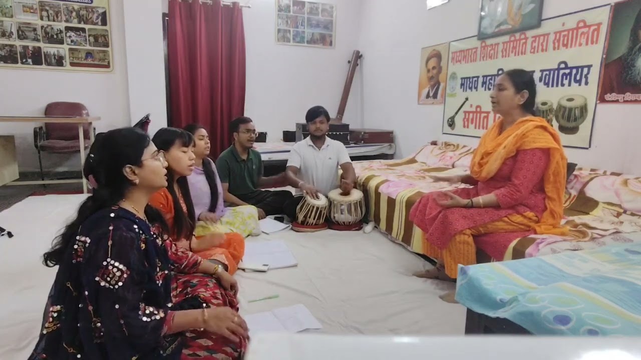 🌺होली के शुभ अवसर पर माधव महाविद्यालय के विद्यार्थियों एवं शिक्षक द्वारा एक सुन्दर प्रस्तुति 🙏🌹