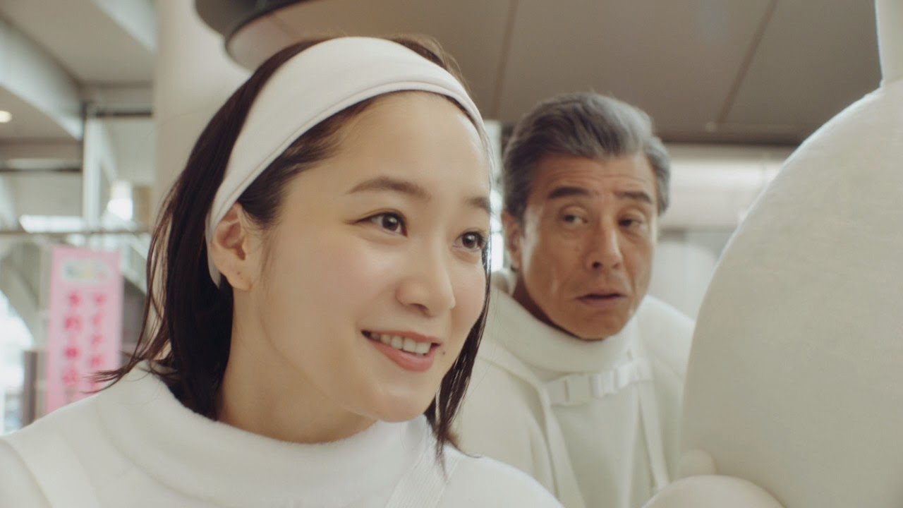 元乃木坂46・深川麻衣、キュートな着ぐるみ姿に！舘ひろしと「マイナポイント事業」CM共演