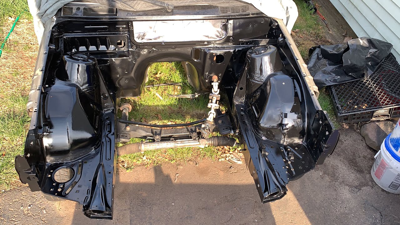 SPRAY PAINTING E30 ENGINE BAY