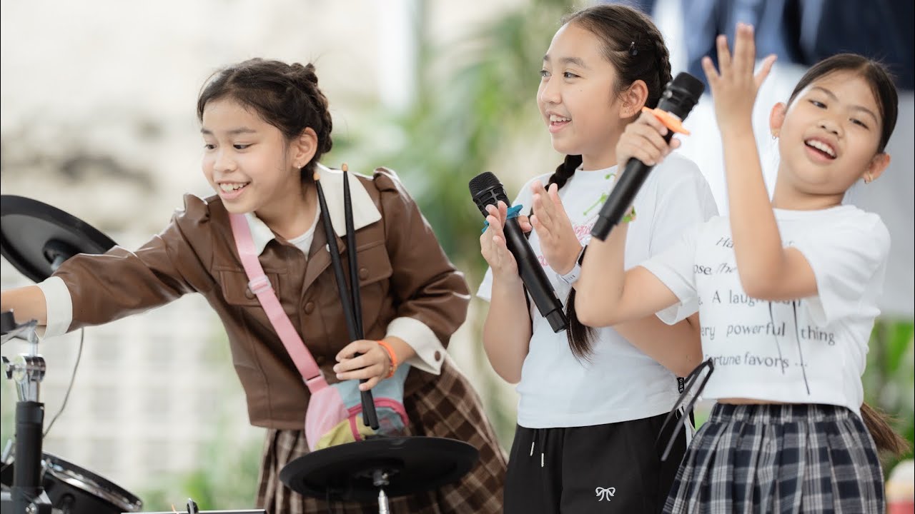 Zombie ตีกลองร้องเพลงกับเพื่อนๆ งานนิทรรศการวิชาการครั้งที่ 28