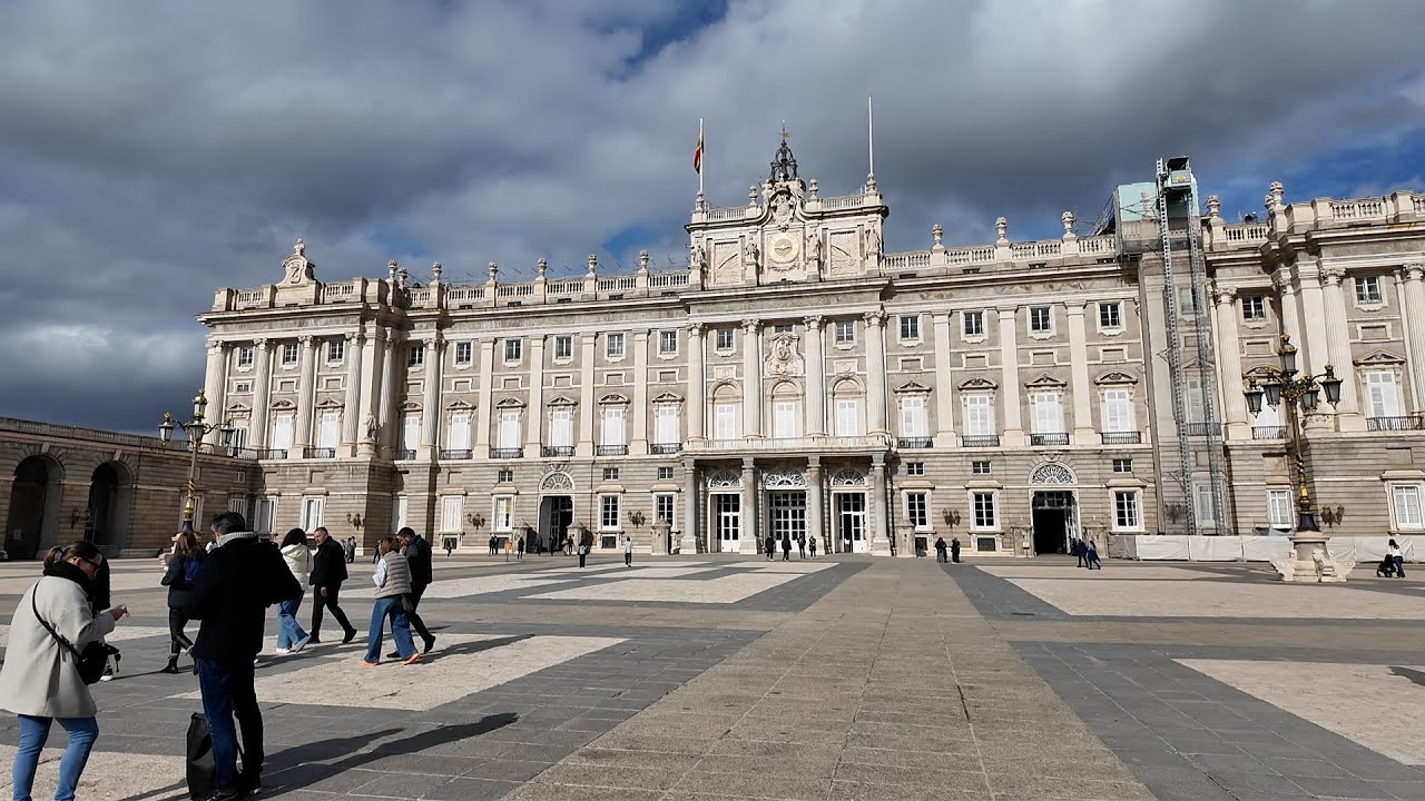 Visitei o Palácio Real de Madrid e Adquiri Conhecimentos Monárquicos!