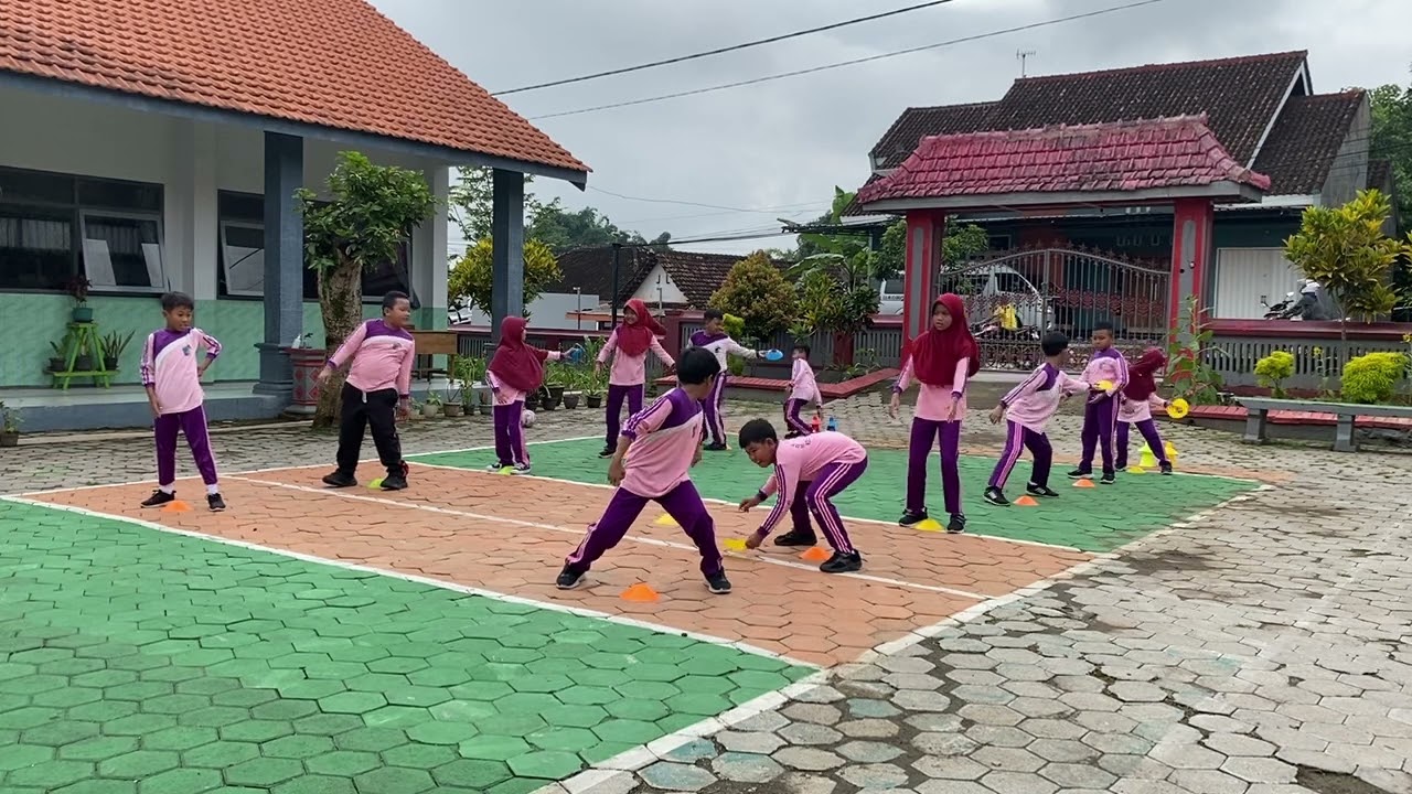 PERMAINAN GERAK DASAR NON-LOKOMOTOR (Estafet Cone)