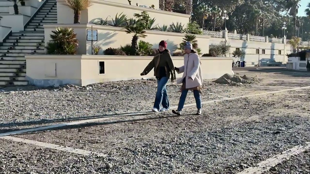 Reggio Calabria: le immagini del lungomare ancora abbandonato dopo la mareggiata di 14 giorni fa
