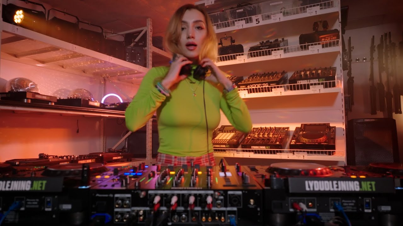 Electrifying musical journey | Gabriella Vergilov | Techno | LYD