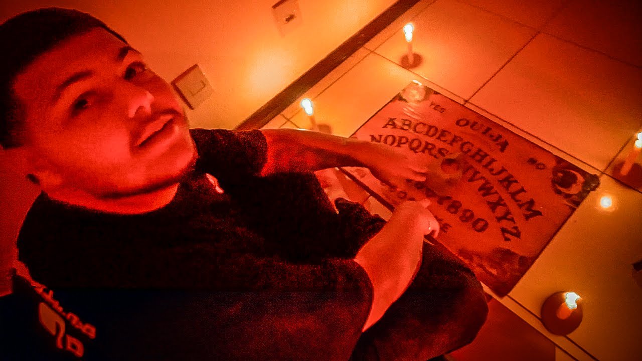 JOGAMOS OUIJA ESCONDIDO NA CASA DO CLONE!!!