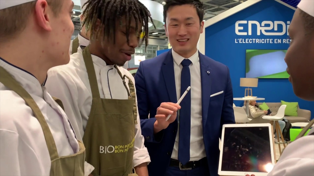 Magicien iPad paris, numérique, digital / Une magie pensée pour vos entreprises.
