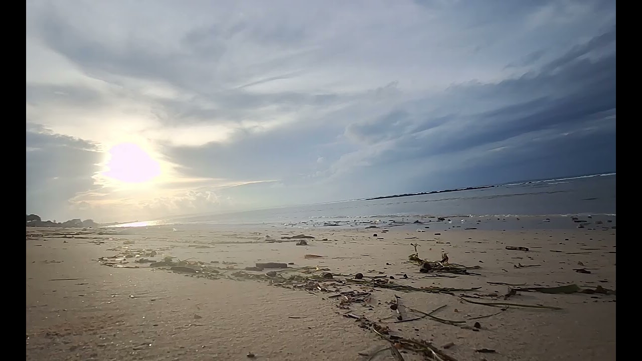 🌊Close your eyes… let the waves answer.目を閉じたら、海は何を語りかけてくる？10 minutes ASMR 波の音で、心を休ませて。