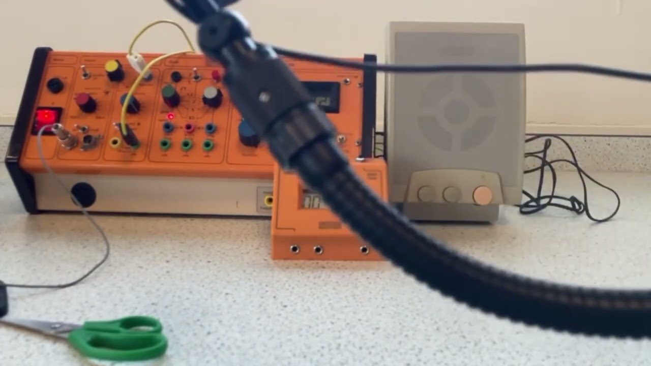 Radioactive decay using an electrostaically charged balloon