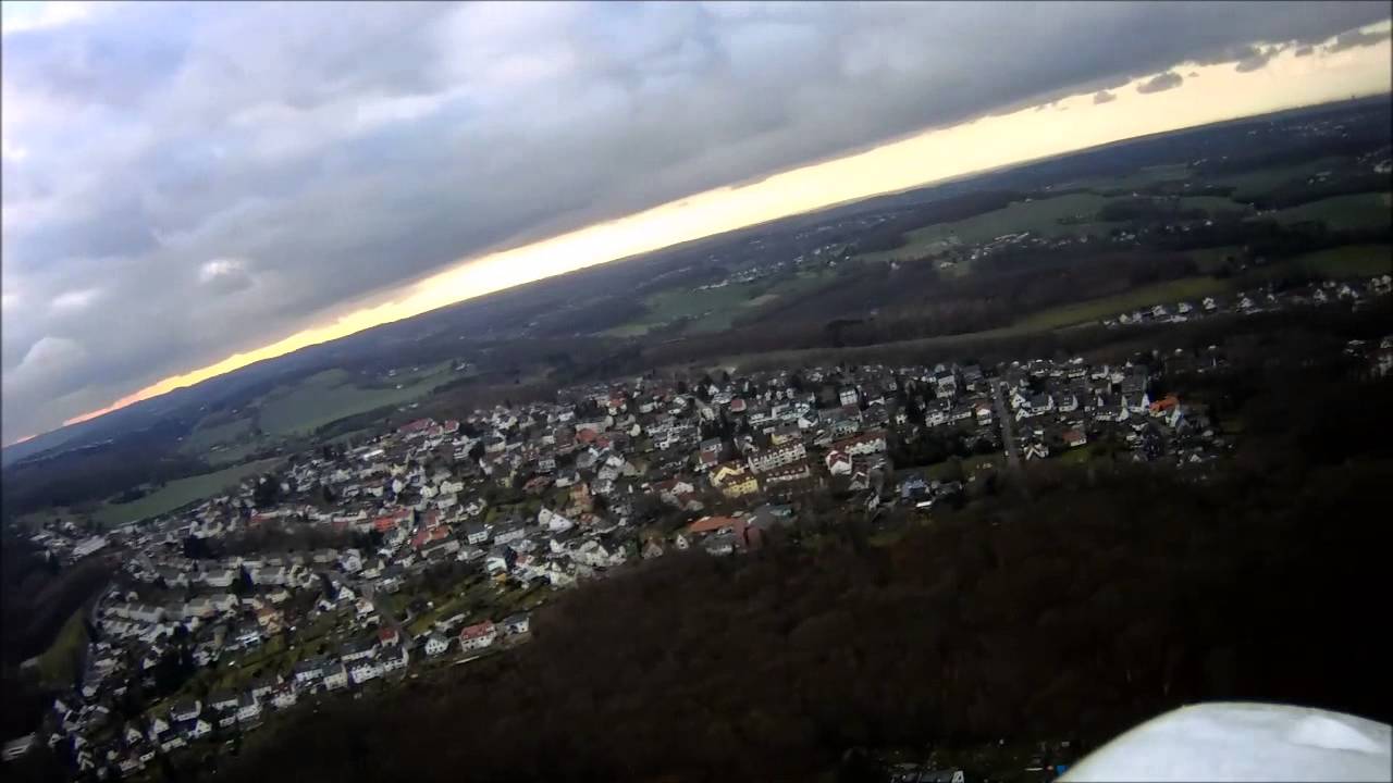 Fl&uuml;ge &uuml;ber den Ruhrwiesen