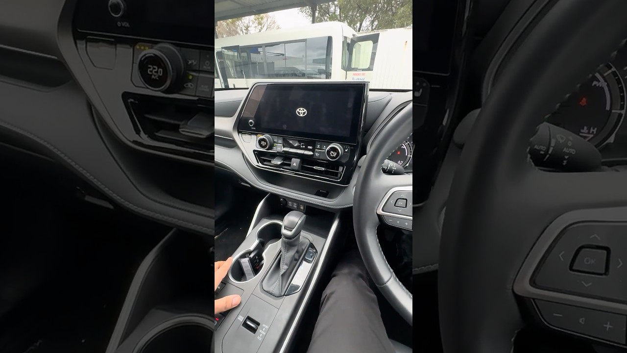 Toyota Kluger Hybrid 2024 interior and startup. 