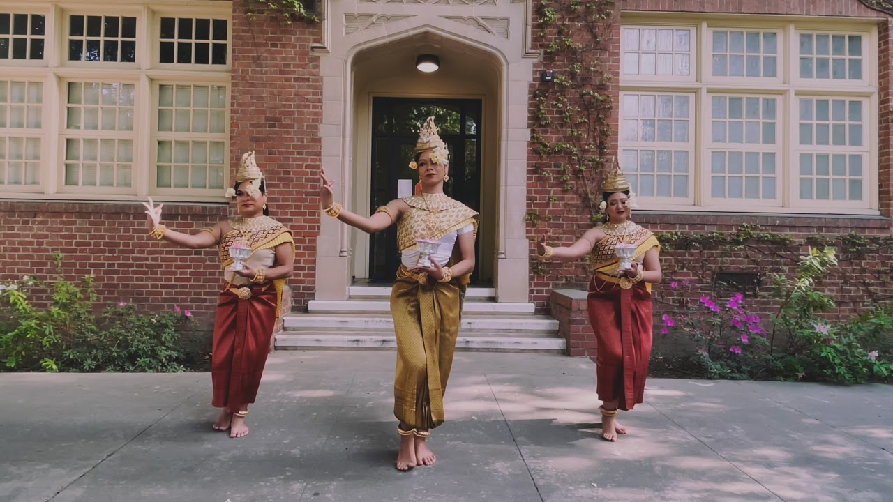 Robam Jun Por (Dance of Blessings)