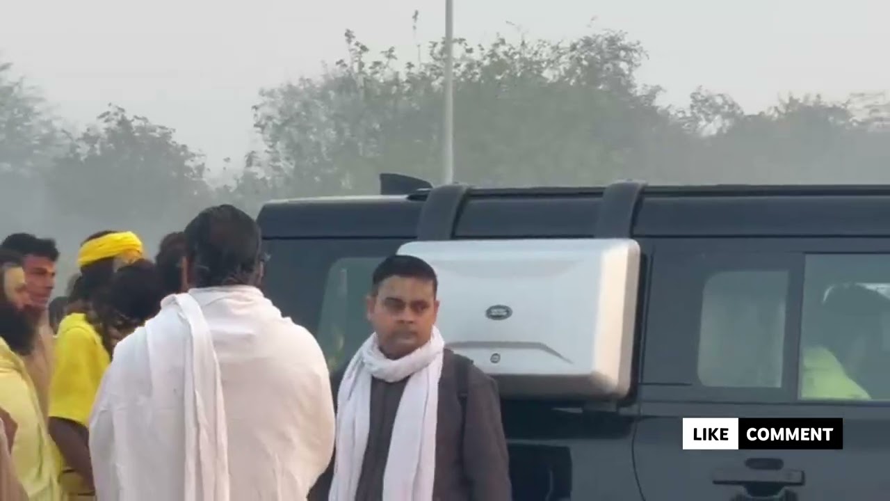 प्रेमानंद जी महाराज राधा केली कुंज आश्रम में ही रहते हैं, जहां