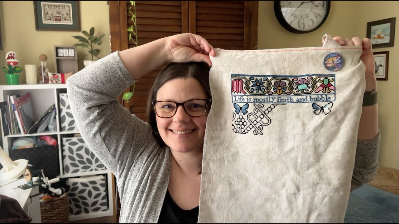 Flosstube 31: Stitching, Knitting, and Books 🪡 🧶 📚