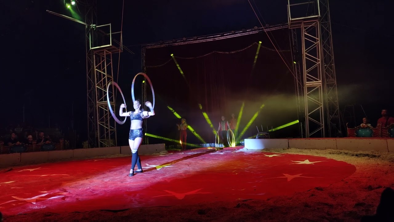 Hula-hoop - Weronika (Cirkus Aleš)