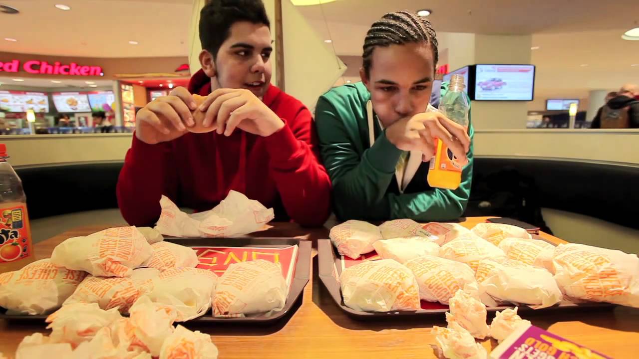 28 CHEESEBURGER IM MUND!