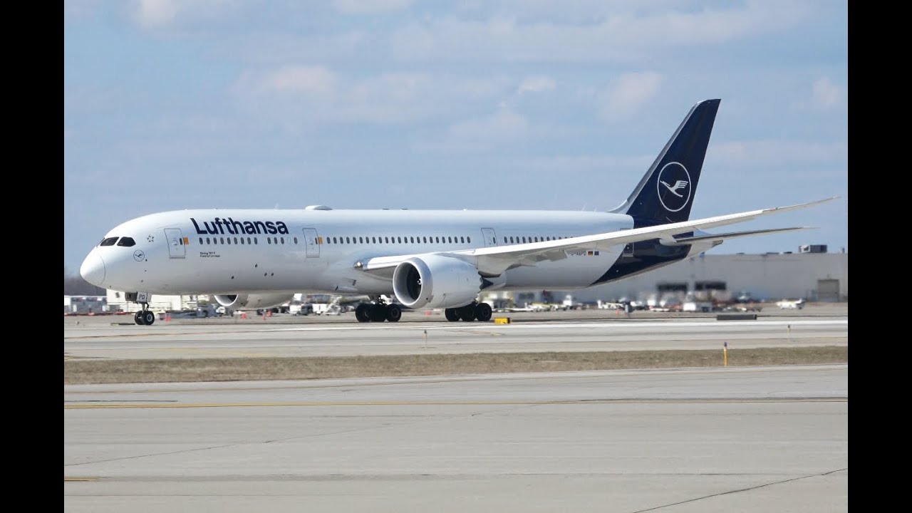 Lufthansa 787-9 take off, DTW