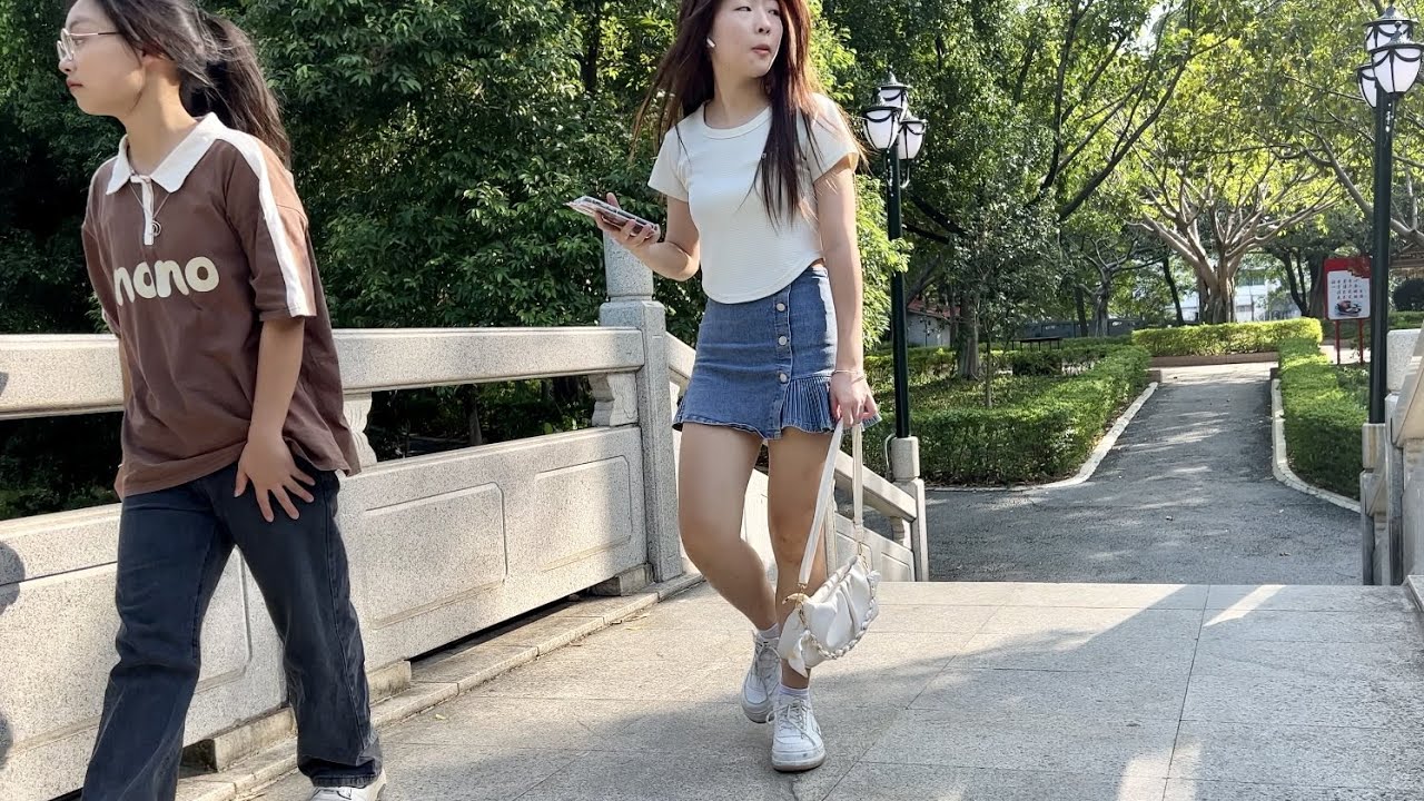 世界客家之都梅縣，慢節奏的城市，街上好冷清。鴻茅藥酒又出來打廣告了