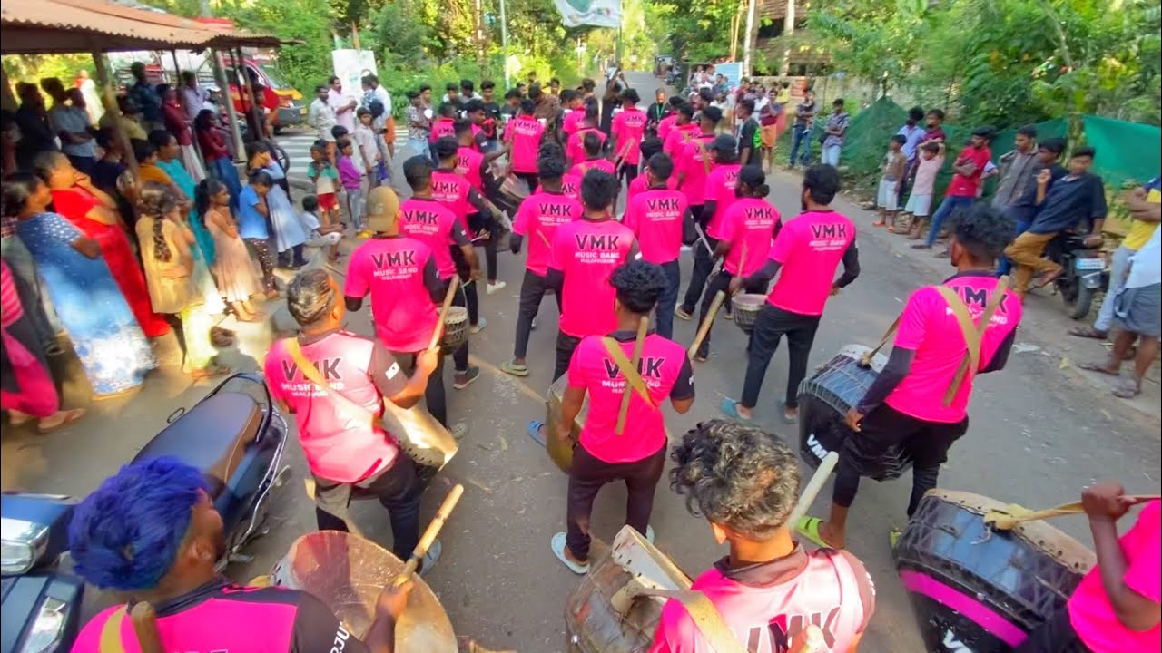 തുള്ളിപോകും യാ മോനെ  🤩 VMK Music Band Malappuram | Team RIDERZ @ Perumparambhu 2022
