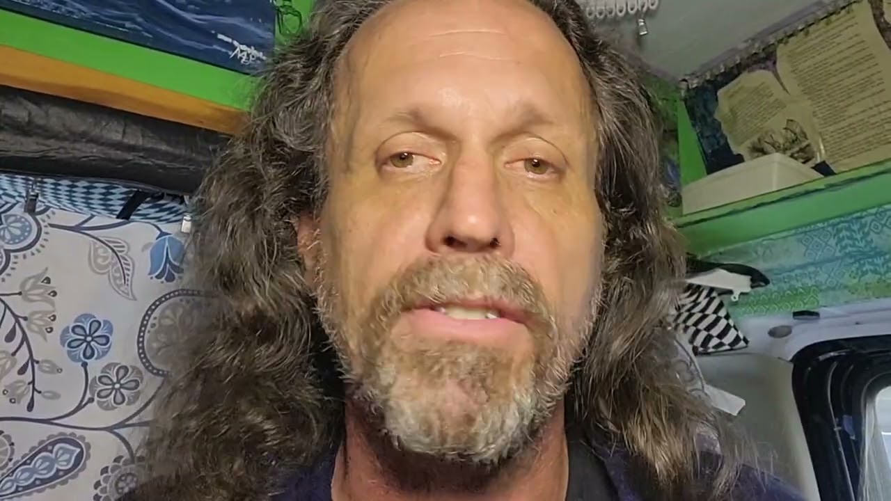 Почему тогда Байден был виновен в высоких ценах на бензин, а Трамп сейчас нет?