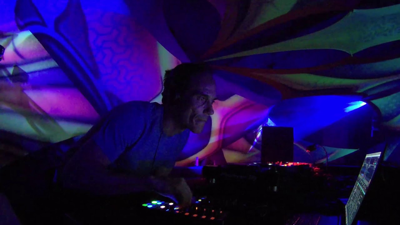 Episode 41: DJ DOGO at Bom Voyage (Radion, Amsterdam)