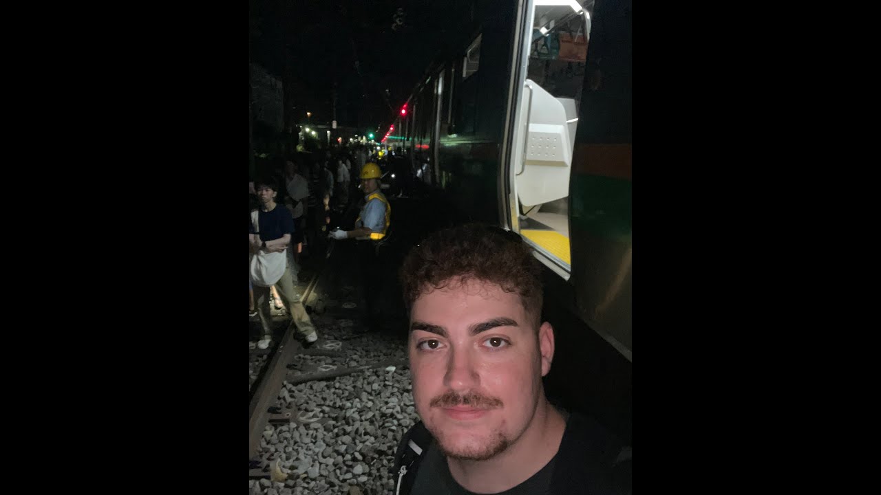 [Instagram 5-8-23] Grenheir tiene un accidente de tren en Japón y se queda atrapado en un pueblo