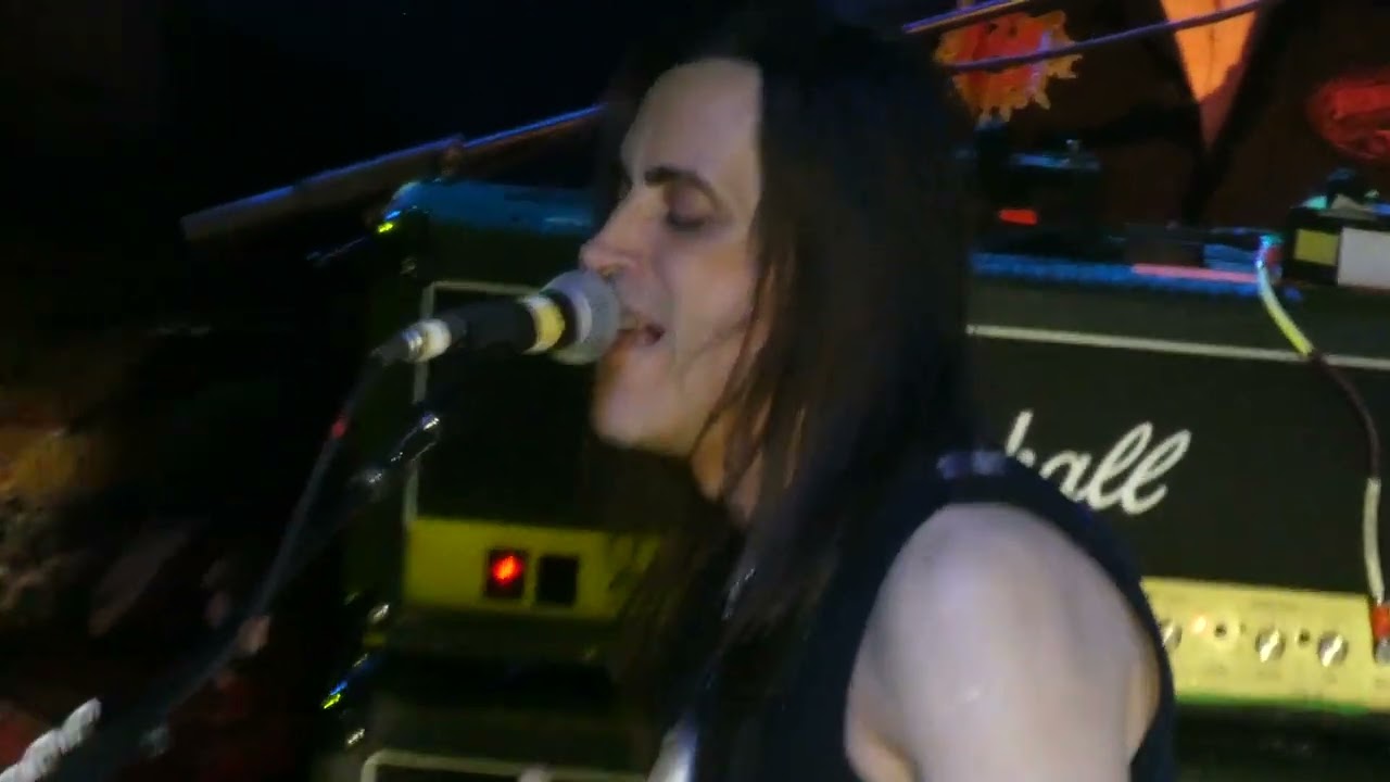 Nuno Bettencourt (Generation Axe) Get The Funk Out (Extreme) Live at Westbury, NY -December 04, 2018