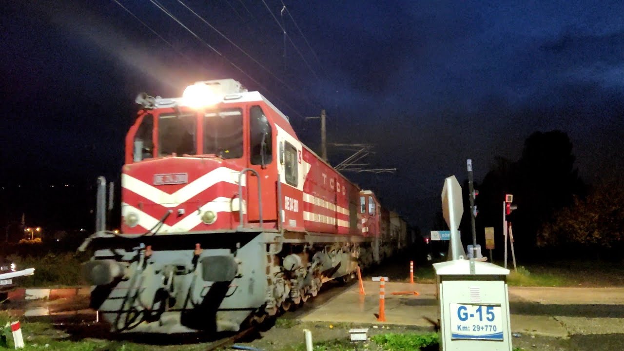 TCDD DE 24280 & TCDD DE 24236 (Arızalı) Parça manevra treni selamlı geçişi