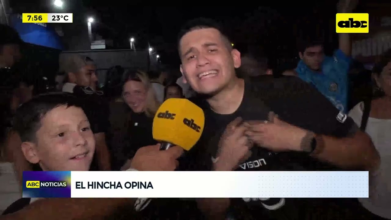El festejo de los hinchas del Olimpia luego de la victoria ante Cerro Porteño en el Superclásico