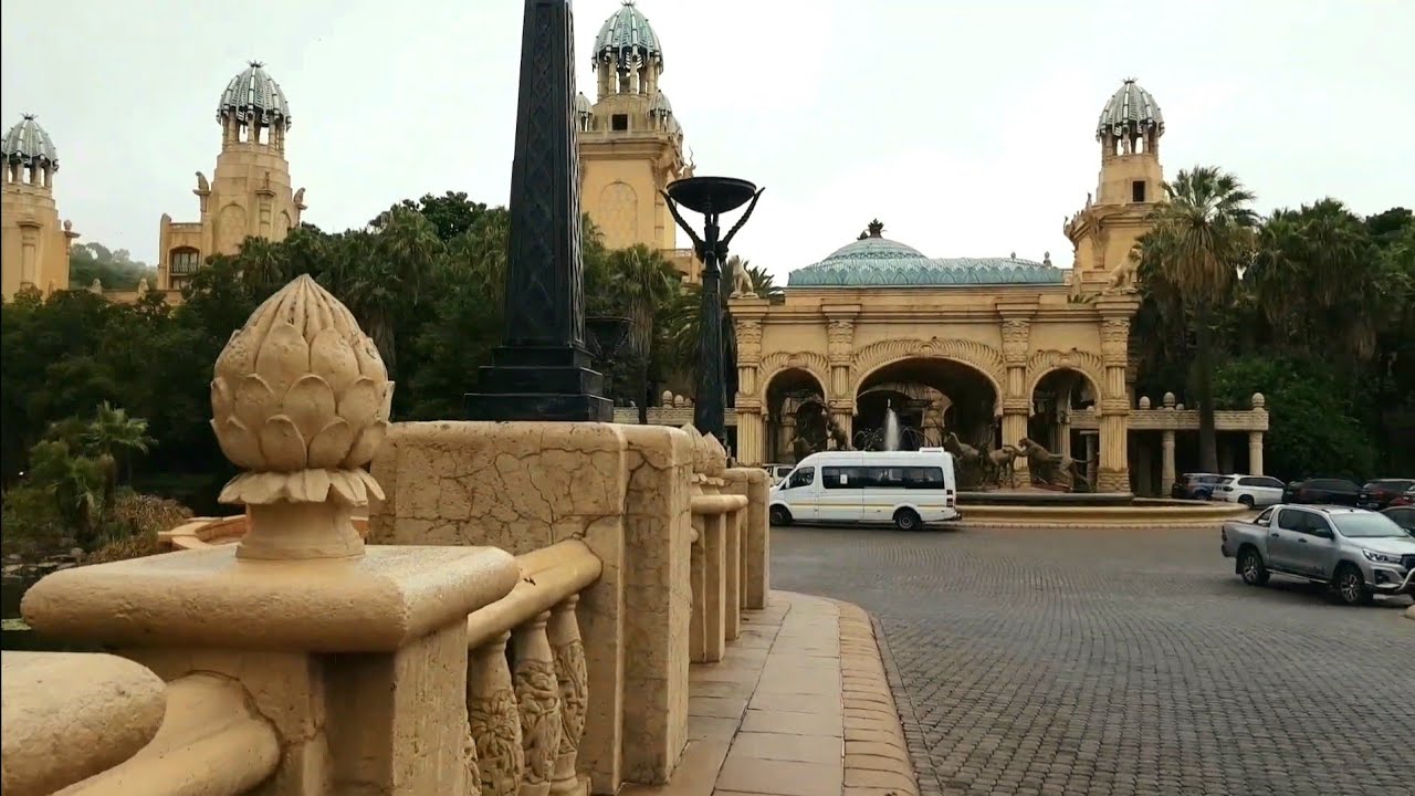 POV Walking in light Rain - Sun City South Africa, The Palace of The Lost City