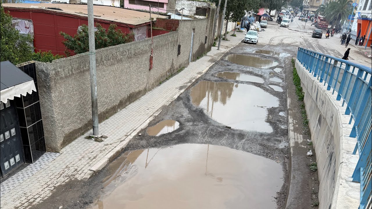 بالمباشر من عمالة المحمدية  عين حرودة فين المسؤولين يشوفو طريق تحولات لمسبح كبير