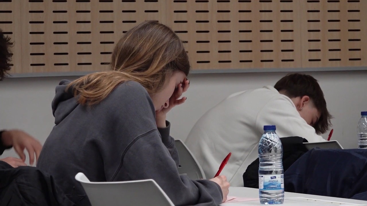 Docents de l'IES Tona en contra del TDR obligatori
