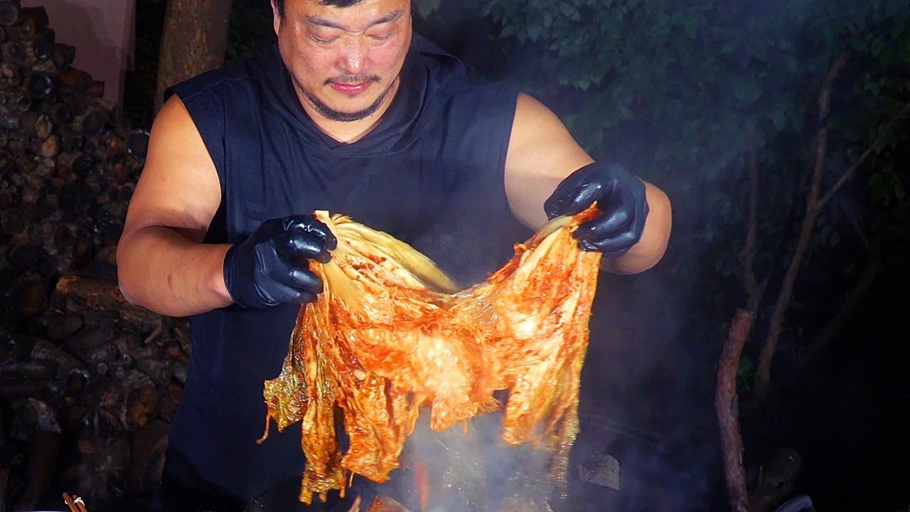 김치찜에 통삼겹은 다들 넣고 끓이시죠? / korea pork kimchi-jjim (Steamed kimchi) mukbang eating show