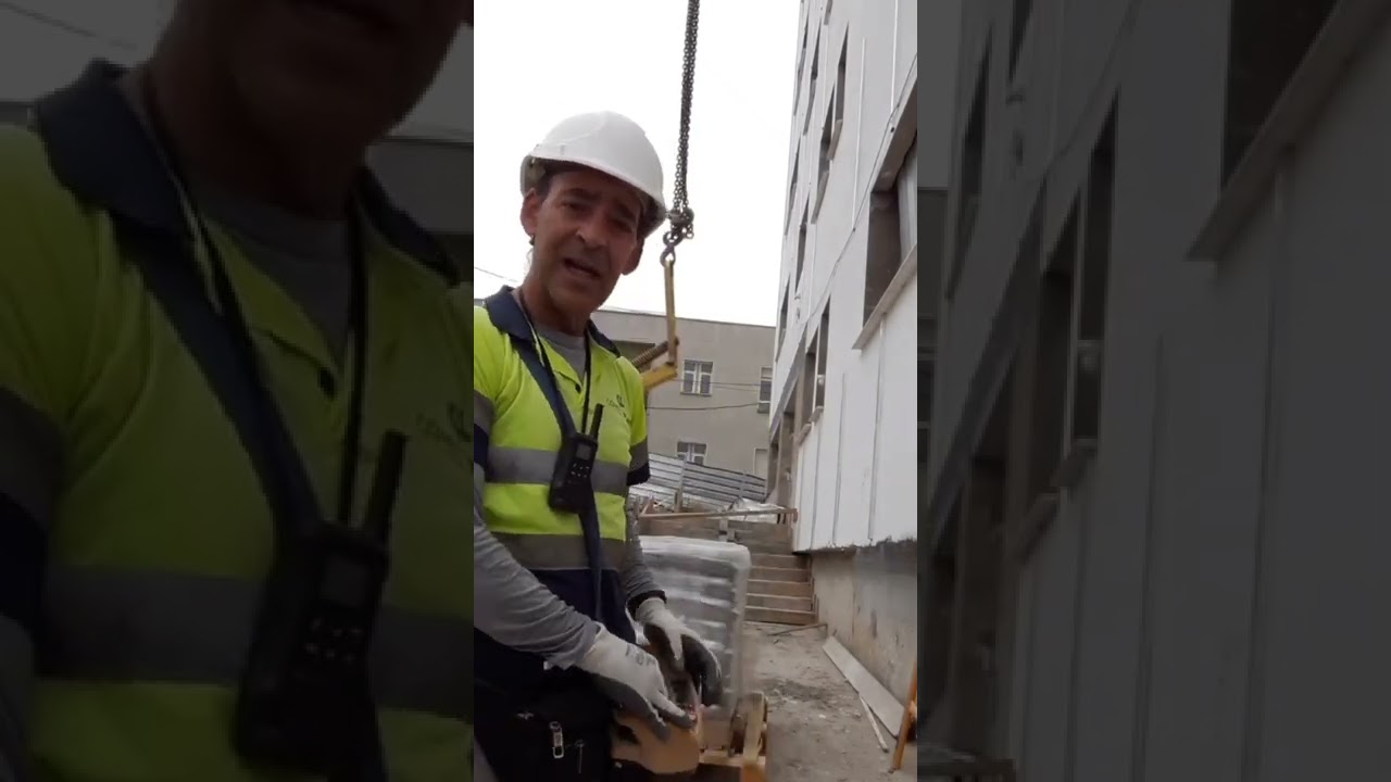 Como realizar descargas de materiales, con la grúa torre, por las ventanas con vierteaguas.