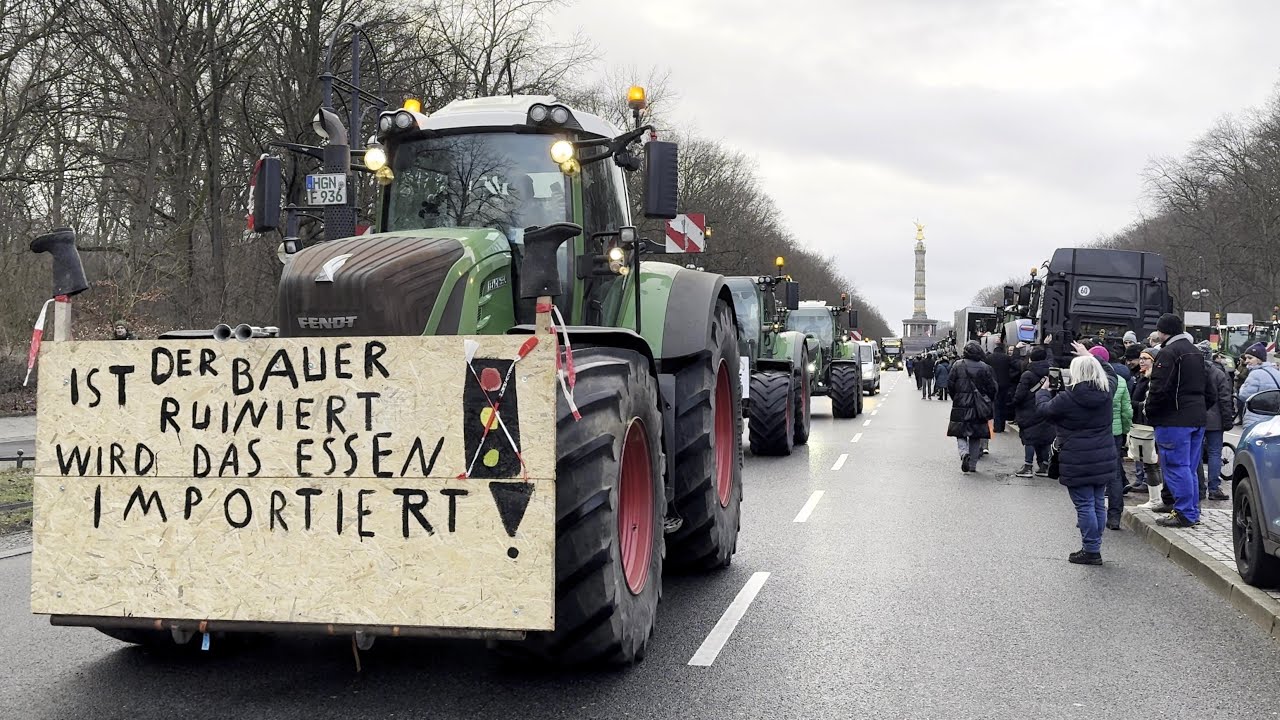 Erster Traktoren Konvoi auf der Straße des 17. Juni in Berlin 14.01.2024  #brandenburgertor #demo