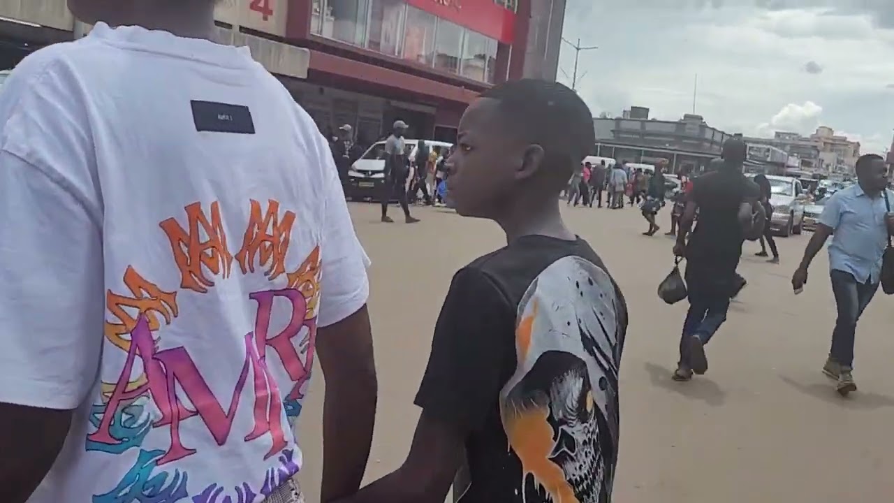 VlogMas, Ep9, Robert Mugabe street unfiltered.  Zimbabwe 