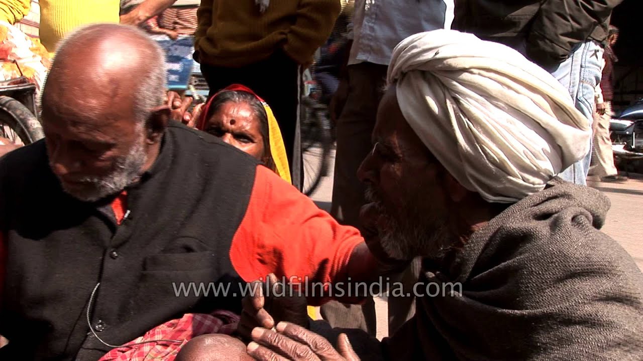 Dentist with a patient at the roadside in Varanasi, India