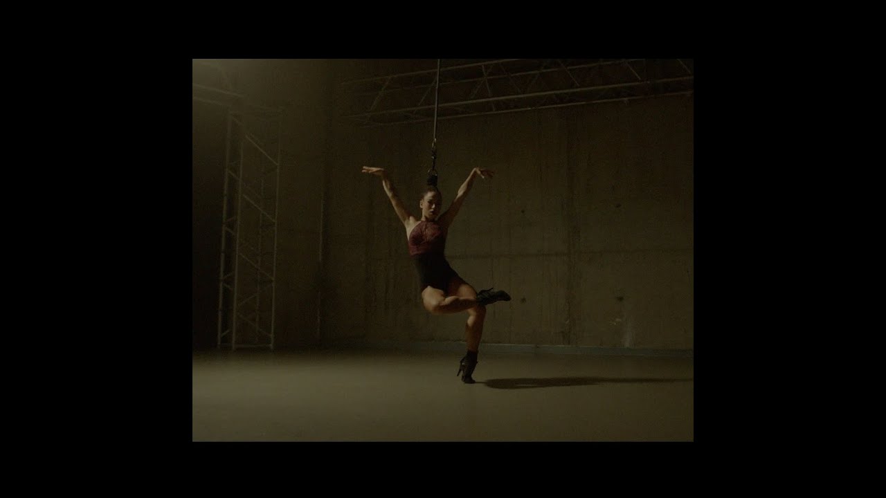 Elena Suárez - Hair Hanging