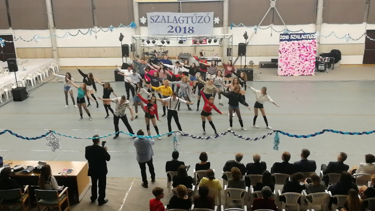 12.a tánca a szalagtűzőn