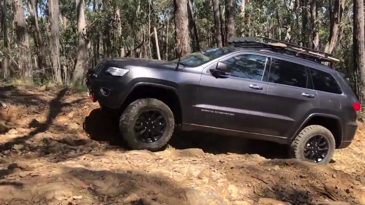 2 Wk2 Jeep Grand Cherokee off road in Toolangi