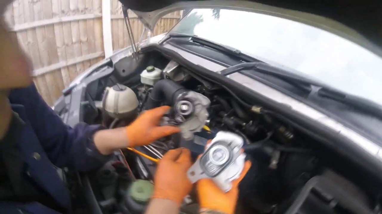 How to change a Volkswagen Crafter vacuum pump \ Как поменять вакуумную помпу VW Crafter