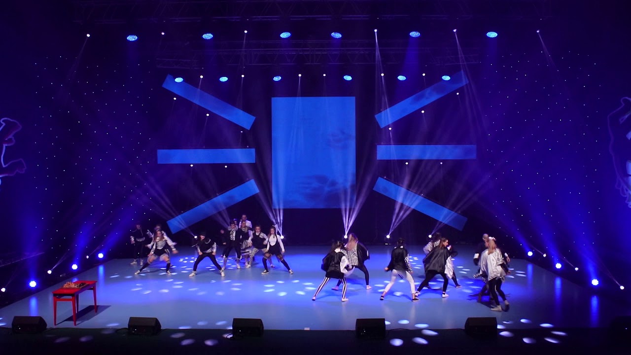 Revolution - Plesna grupa Flame