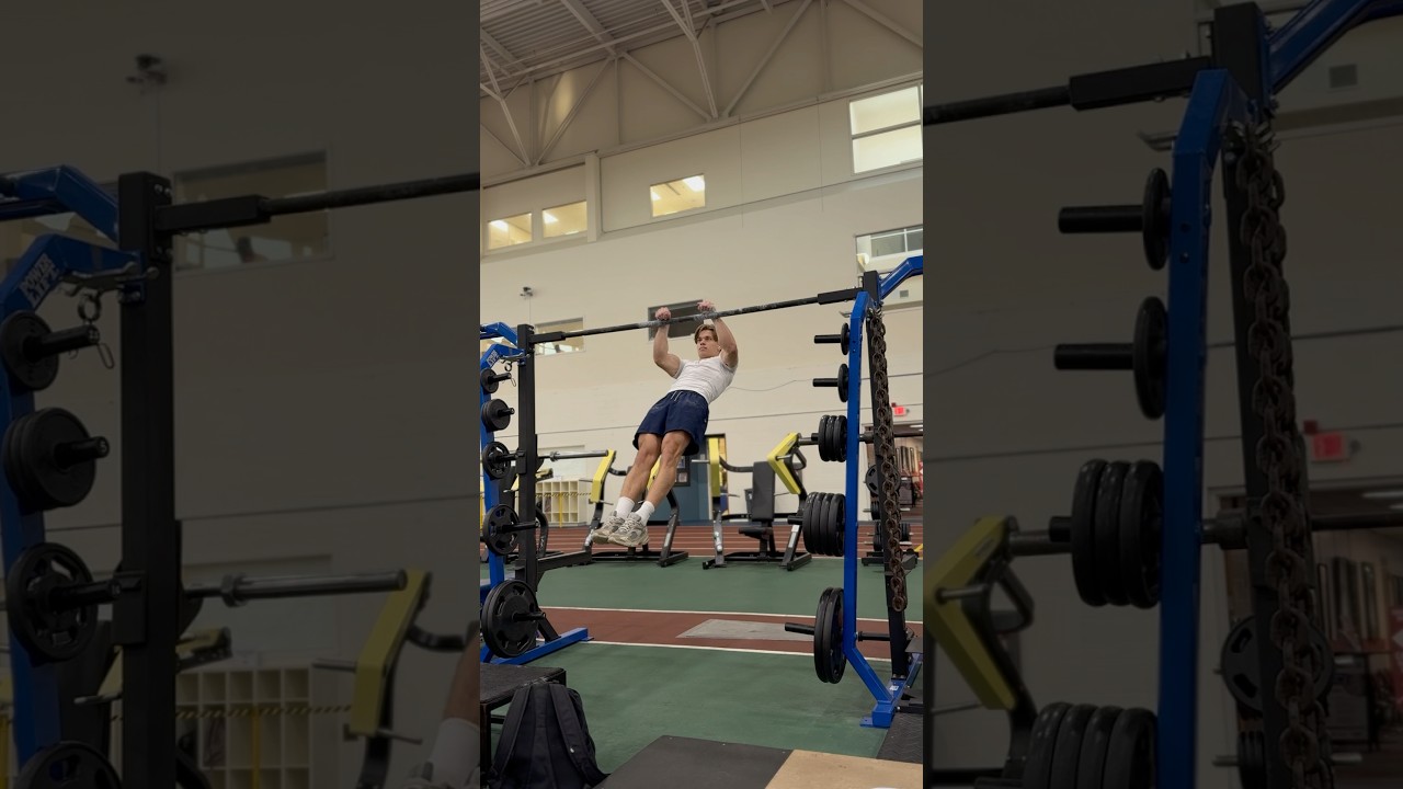 slow muscle up on wrists.               #calisthenics #muscleup #wrist #pullups #motivation #gym