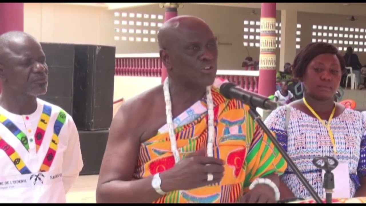 LE PROFESSEUR AMOA URBAIN Á LA COUR ROYALE D'ABENGOUROU
