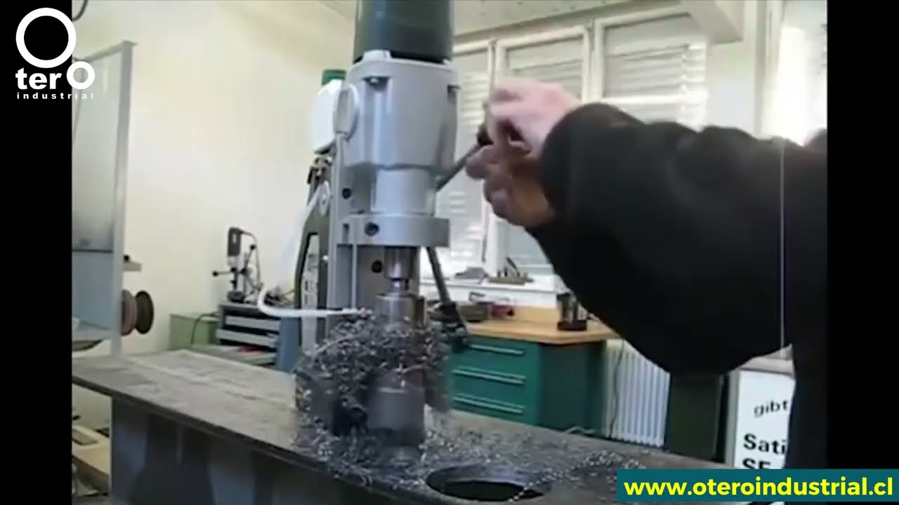 Taladro de Base Magn&eacute;tica 32 METABO: Perforaci&oacute;n Precisa y Eficiente para Brocas Huecas y Espirales