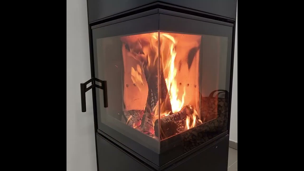 Quadroom - DEFRO HOME - Průběh hoření v detailech.