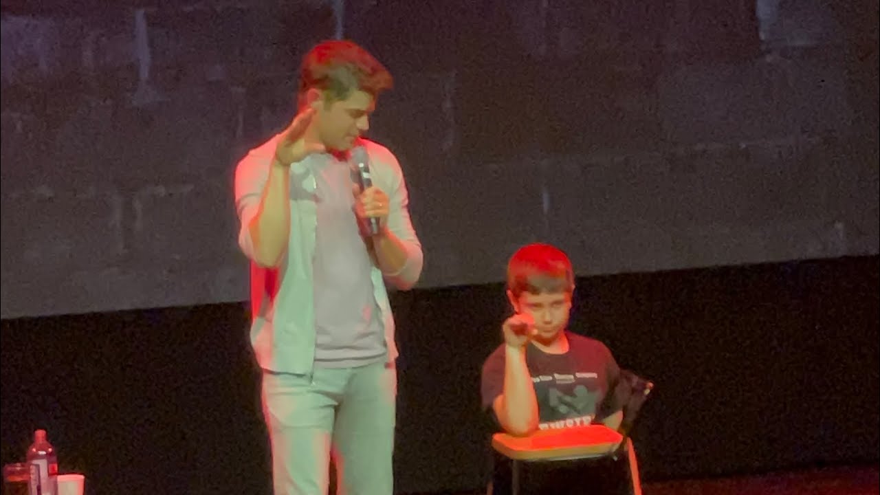 Jeremy Jordan teaches Carson Curtis how to be Audrey 2.