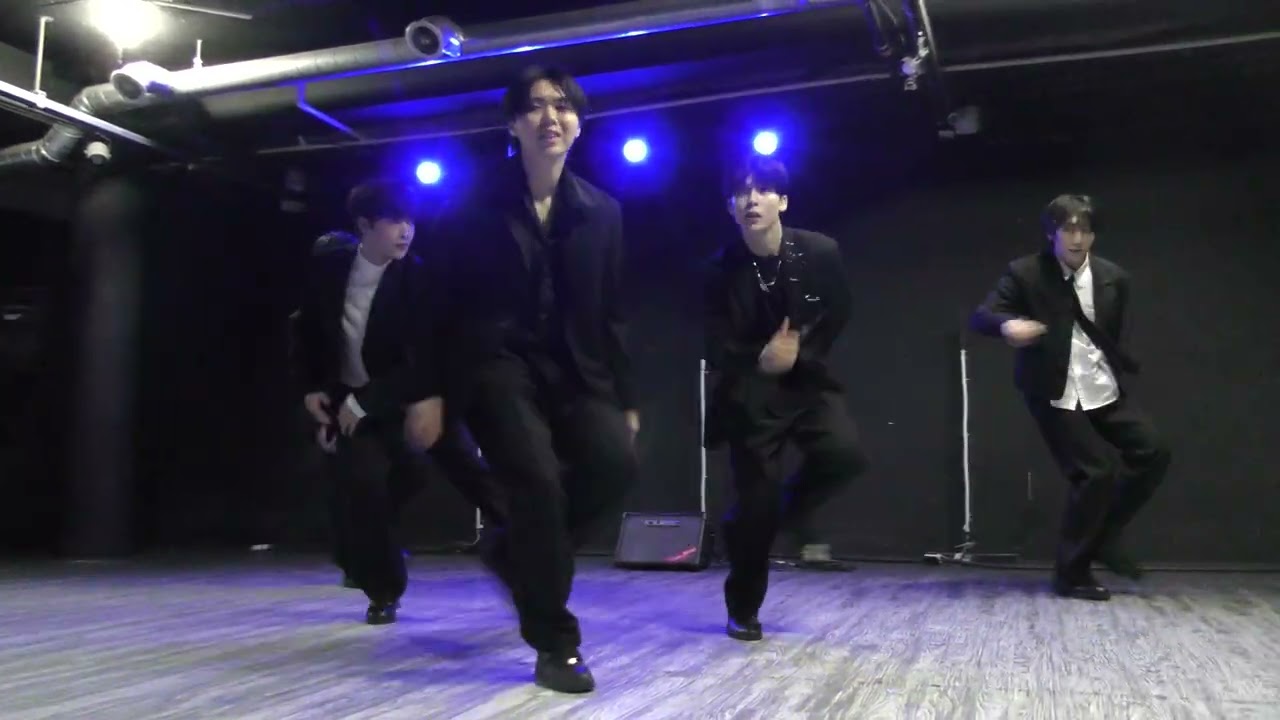 260201 Korean kpop performance team M_OCEAN (모션) - 주문-MIROTIC (동방신기 (TVXQ!)) Hongdae Indoor Busking